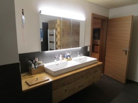 Badezimmer mit Altholz